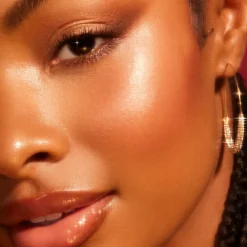 e.l.f. Halo Glow Highlight Champagne Campaign Beauty Wand
