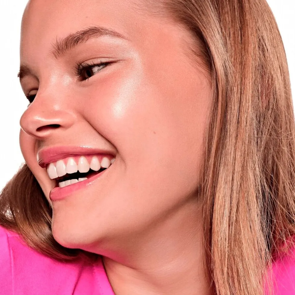 Essence Baby Got Glow 010 Golden Aura Highlight Stick