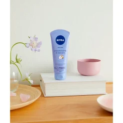 NIVEA Smooth Hands & Nail Care Handcrème